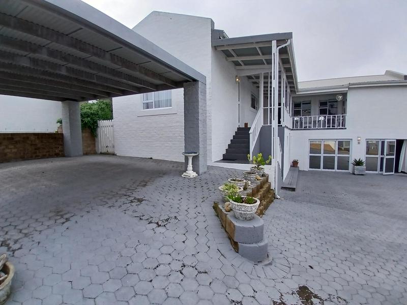 4 Bedroom Property for Sale in Stilbaai Wes Western Cape